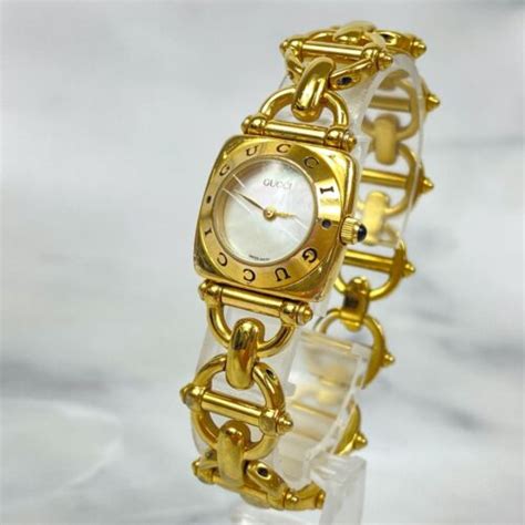 GUCCI 6400L Quartz Gold Swiss Made White Dial Womens 